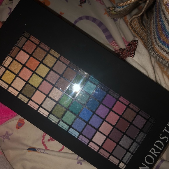 Eyeshadow palette - Picture 2 of 4
